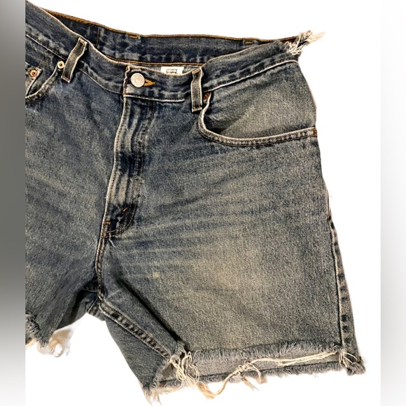 Women’s Levi’s Cutoff Shorts Size 560 Levi’s Sz. 33-34” - Picture 2 of 3